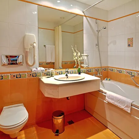 מלון Aqua וארנה