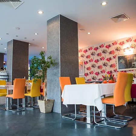 Готель Aqua 4*