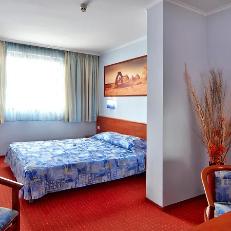 Aqua מלון וארנה