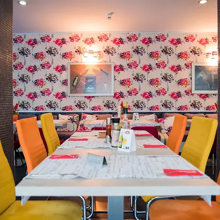 Aqua מלון וארנה